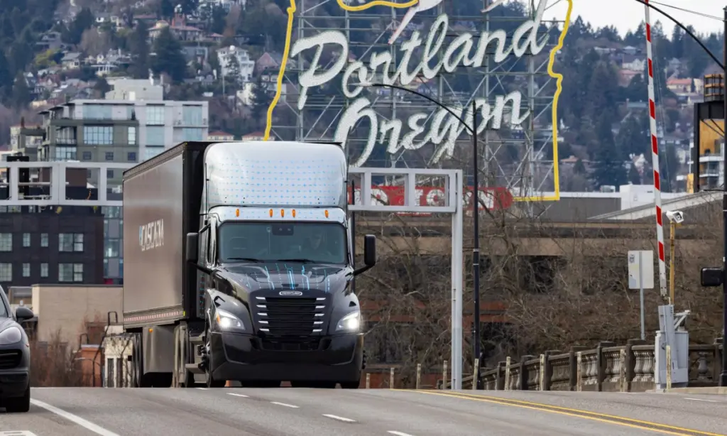 Mỹ đột kích các trường đào tạo bằng lái xe thương mại